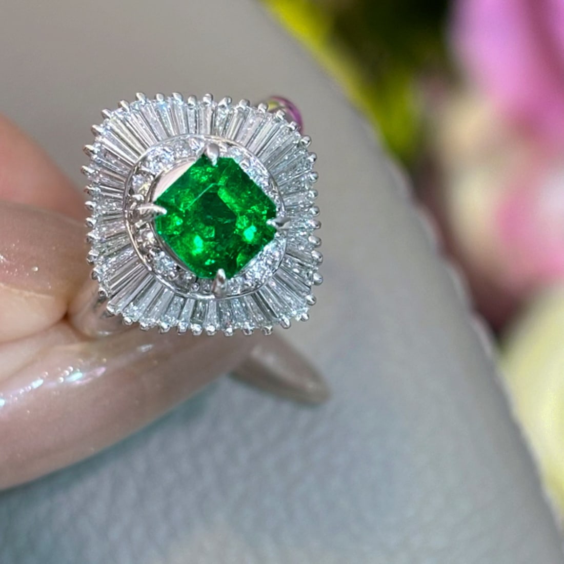 14k Gold 1.85 Ct Vivid Green Natural Emerald & Diamond Ring - 5