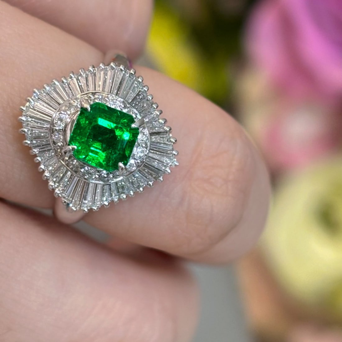 14k Gold 1.85 Ct Vivid Green Natural Emerald & Diamond Ring - 6