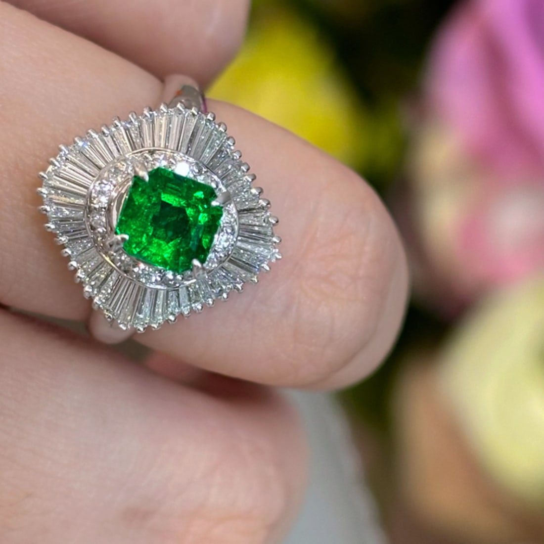 14k Gold 1.85 Ct Vivid Green Natural Emerald & Diamond Ring - 7