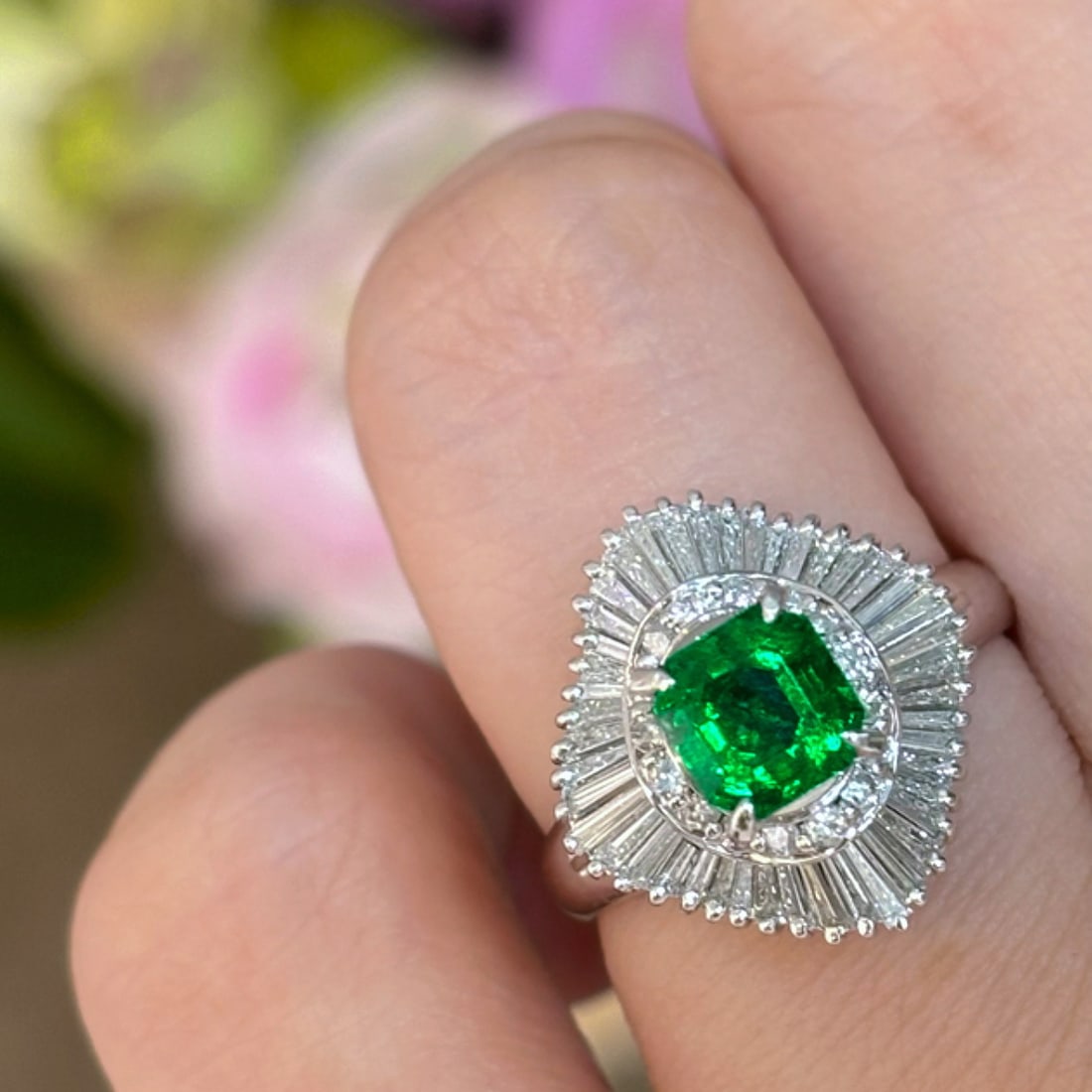 14k Gold 1.85 Ct Vivid Green Natural Emerald & Diamond Ring - 8