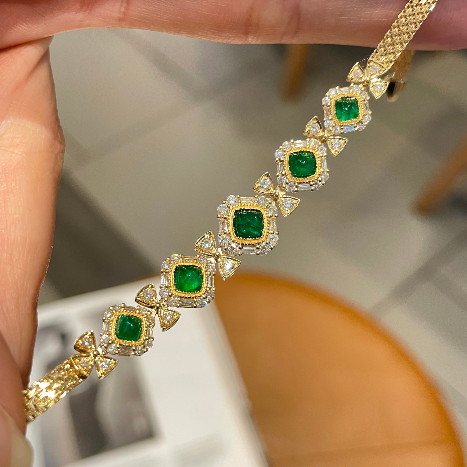 14k Gold 1.40 Ct Vivid Green Natural Emerald & Diamond Bracelet - 4