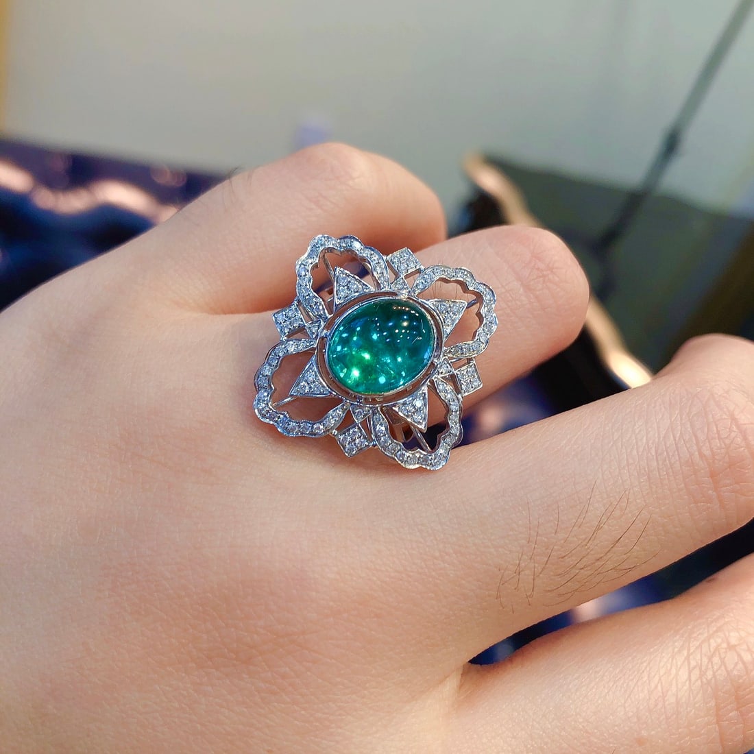 14k Gold 4.75 Ctw Vivid Green Natural Emerald & Diamond Ring - 4