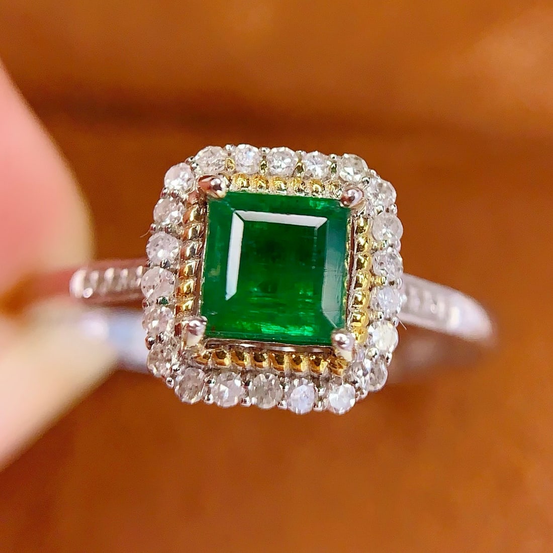 14k Gold 1.2 Ct Vivid Green Natural Emerald & Diamond Ring - 6
