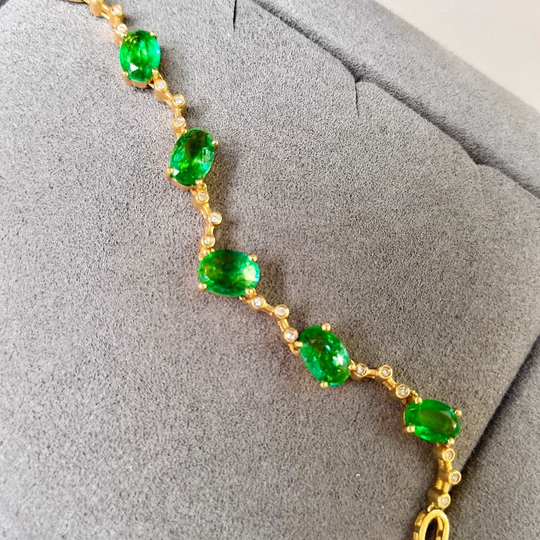 14k Gold 4.35 Ctw Vivid Green Natural Emerald & Diamond Bracelet - 4