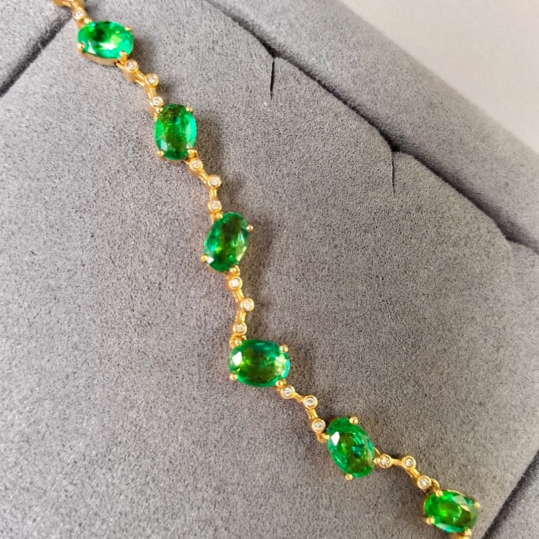 14k Gold 4.35 Ctw Vivid Green Natural Emerald & Diamond Bracelet - 5