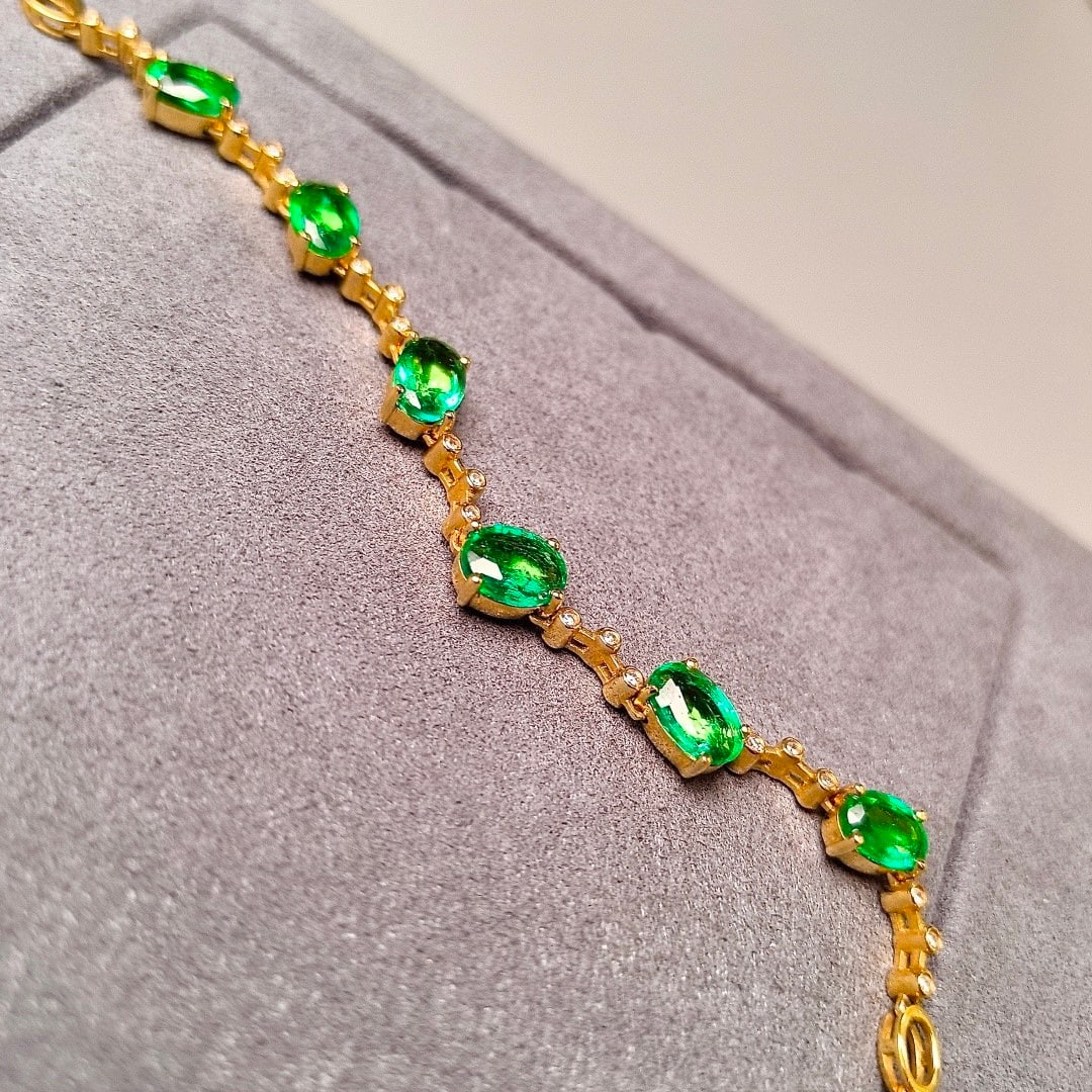 14k Gold 4.35 Ctw Vivid Green Natural Emerald & Diamond Bracelet - 6