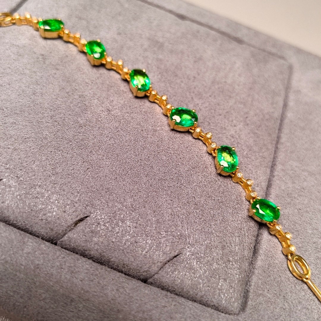 14k Gold 4.35 Ctw Vivid Green Natural Emerald & Diamond Bracelet - 7