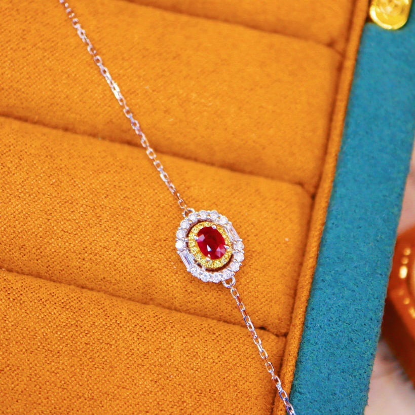 14k Gold 0.55 Ctw Natural Ruby & Diamond Bracelet: Ref:231100223 // gold content:14k gold // main gemstone:ruby // shape:oval // carat weight:0. 33ct // color:red // treatment:natural // // adjacent gemstone 2 : diamond // number of stones:33 //