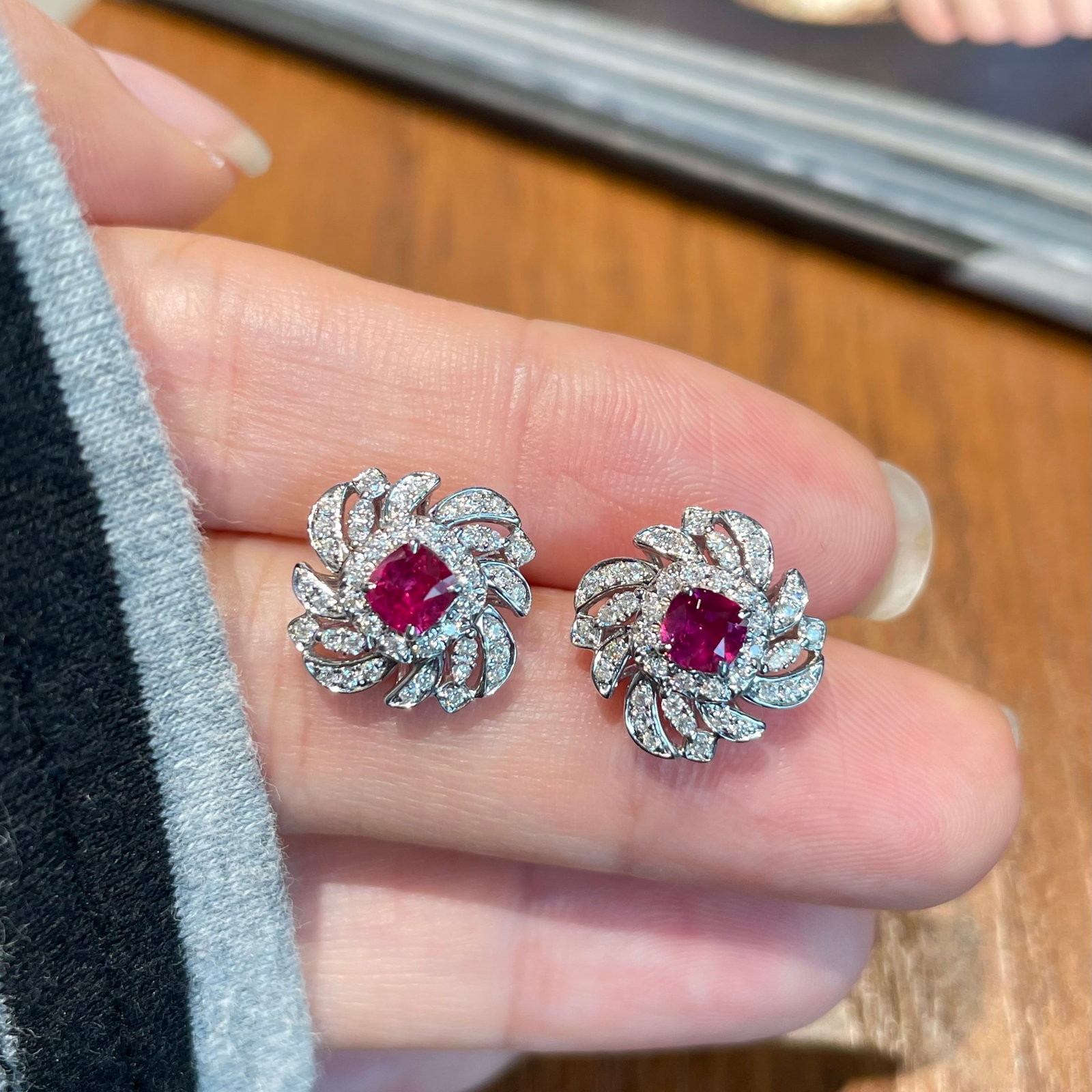 14k Gold 0.54 Ct Natural Ruby & Diamond Earrings - 3