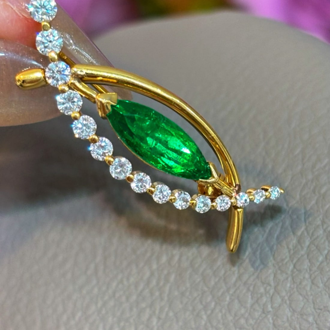 14k Gold 1.79 Ctw Vivid Green Natural Emerald & Diamond Brooch/pendant( Without Chain ) - 4