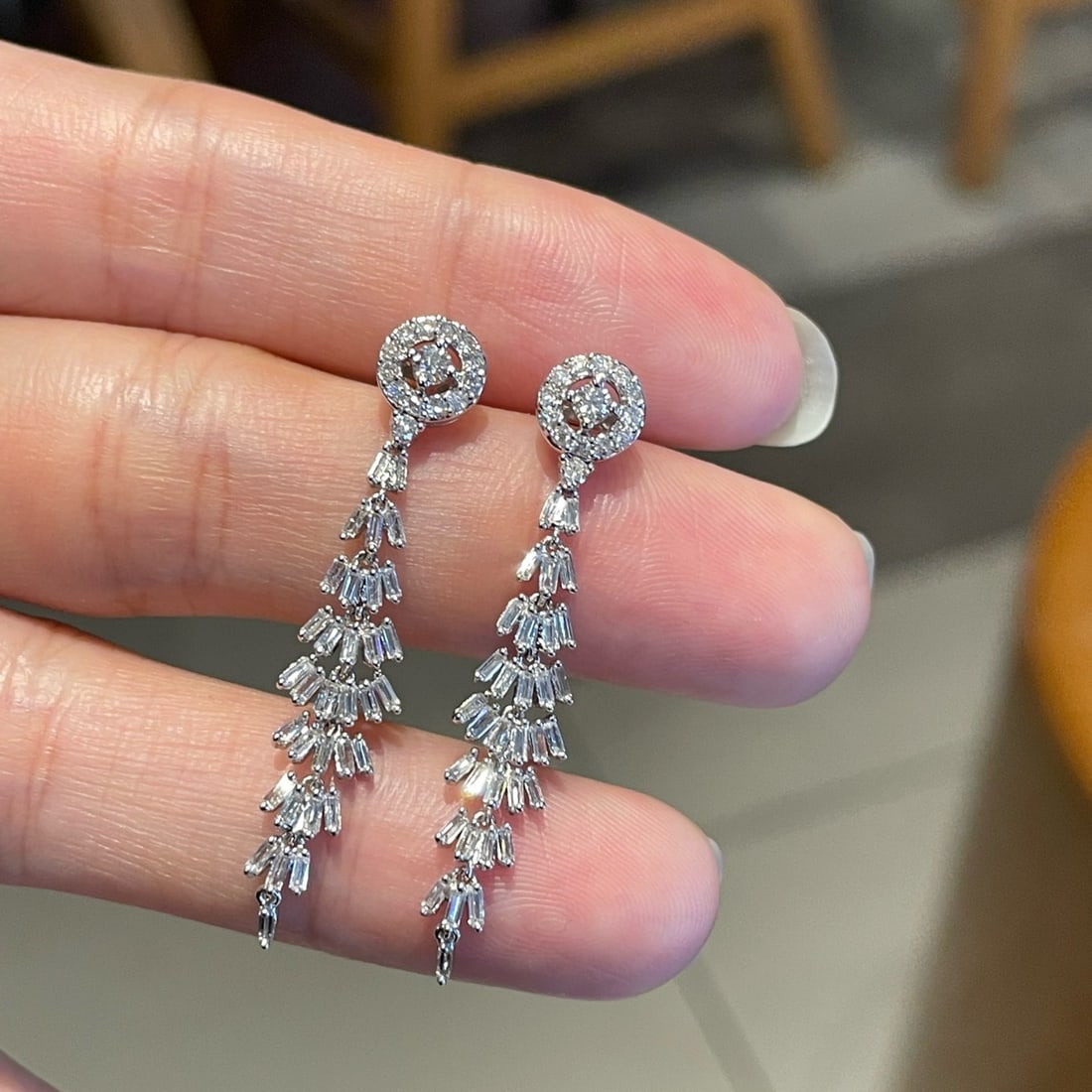 14k Gold 0.73 Ct Natural H Diamond Earrings: Ref:231100227 // gold content:14k gold // main gemstone:diamond // shape:multiple // carat weight:0. 73ct // clarity grade:vs-si // color:h // treatment:natural // Condition: New Low Estimate: