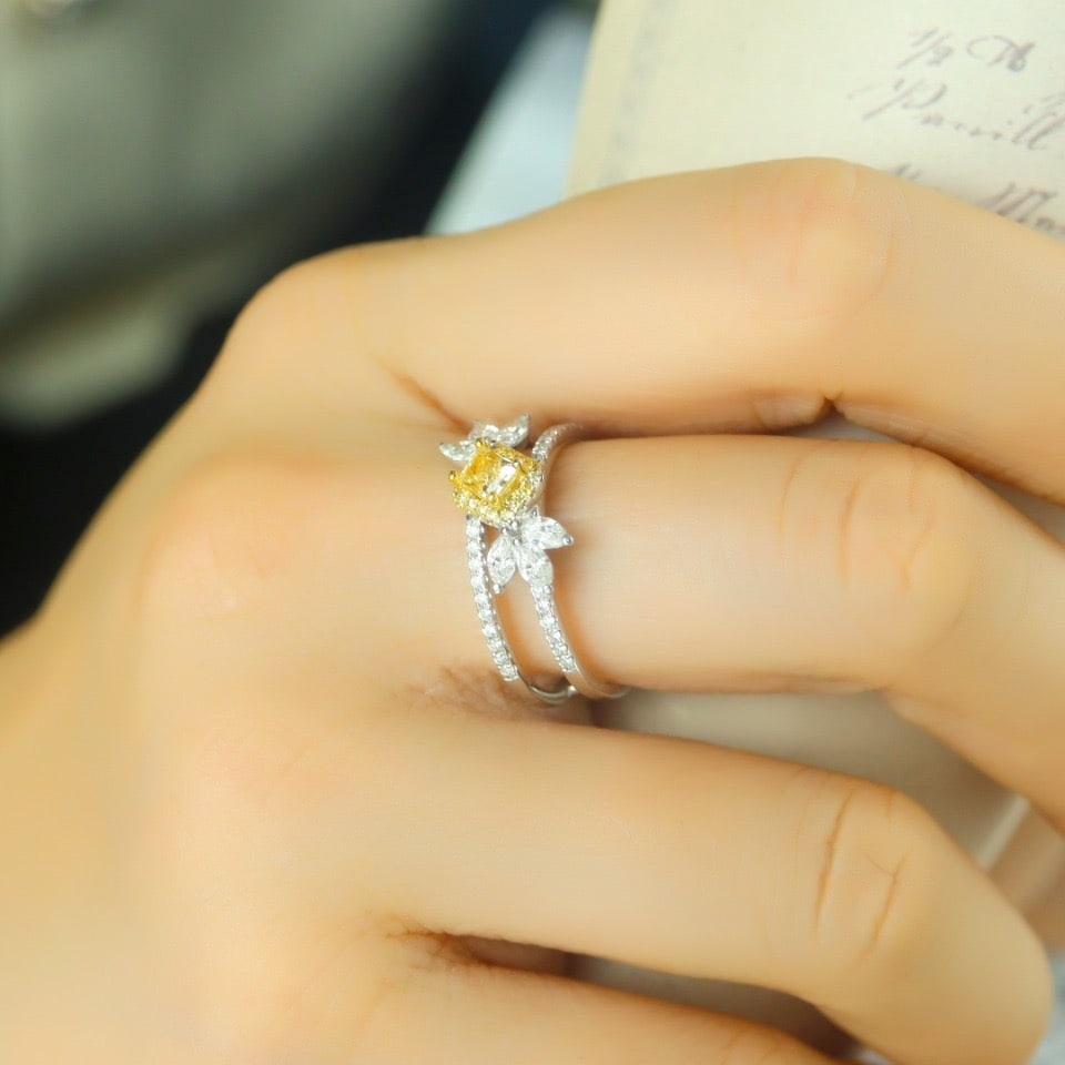 14k Gold 0.89 Ctw Natural Yellow Diamond & Diamond Ring - 4