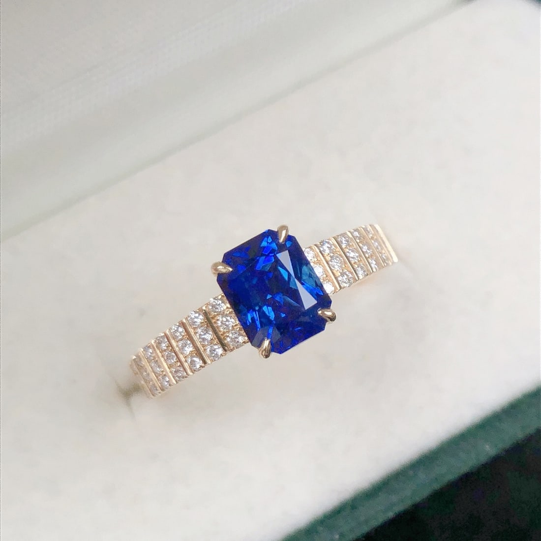 14k Gold 2.08 Ctw Natural Sapphire & Diamond Ring - 3
