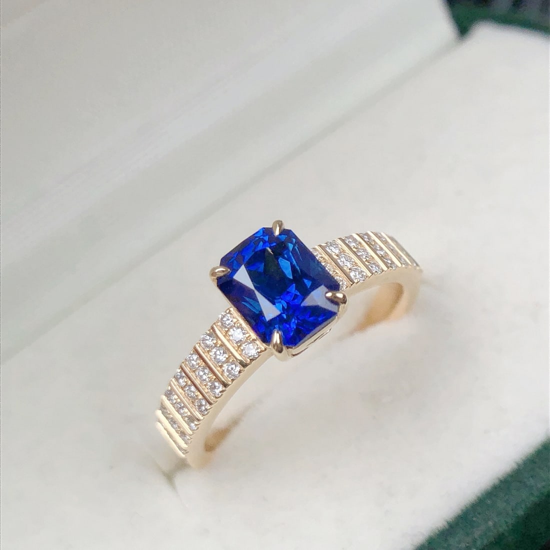 14k Gold 2.08 Ctw Natural Sapphire & Diamond Ring - 4