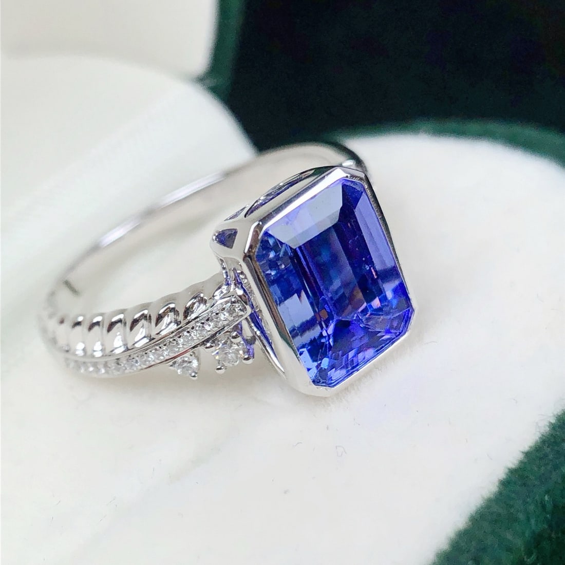 14k Gold 2.70 Ctw Natural Tanzanite & Diamond Ring - 2