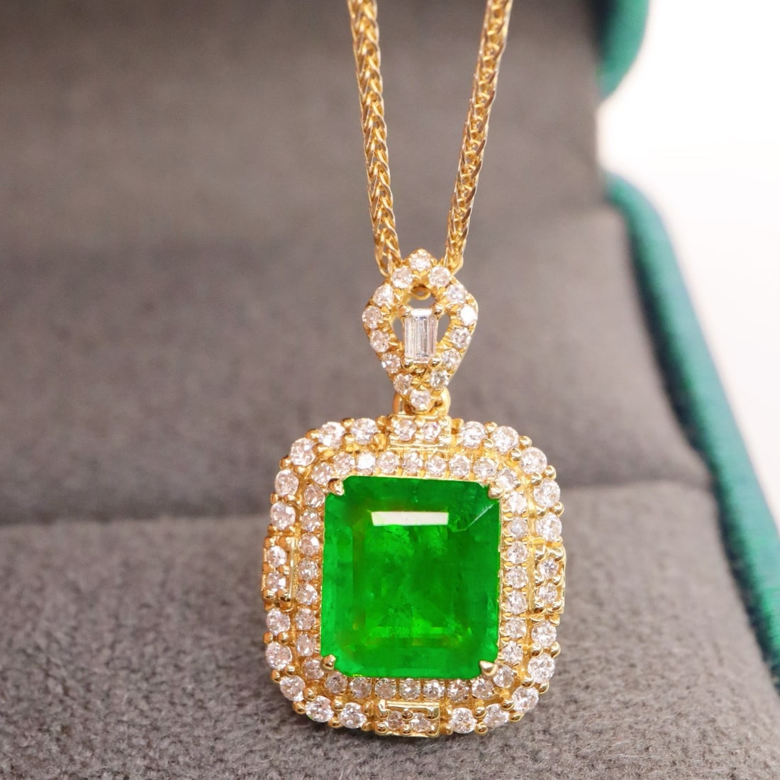 14k Gold 1.68 Ctw Vivid Green Natural Emerald & Diamond Pendant( Without Chain ) - 2