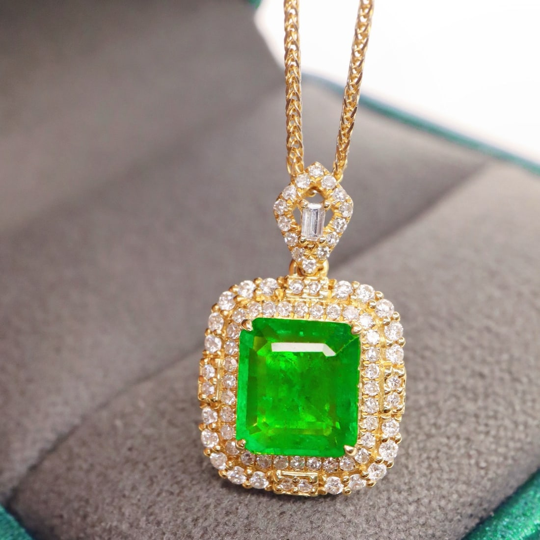 14k Gold 1.68 Ctw Vivid Green Natural Emerald & Diamond Pendant( Without Chain ) - 3