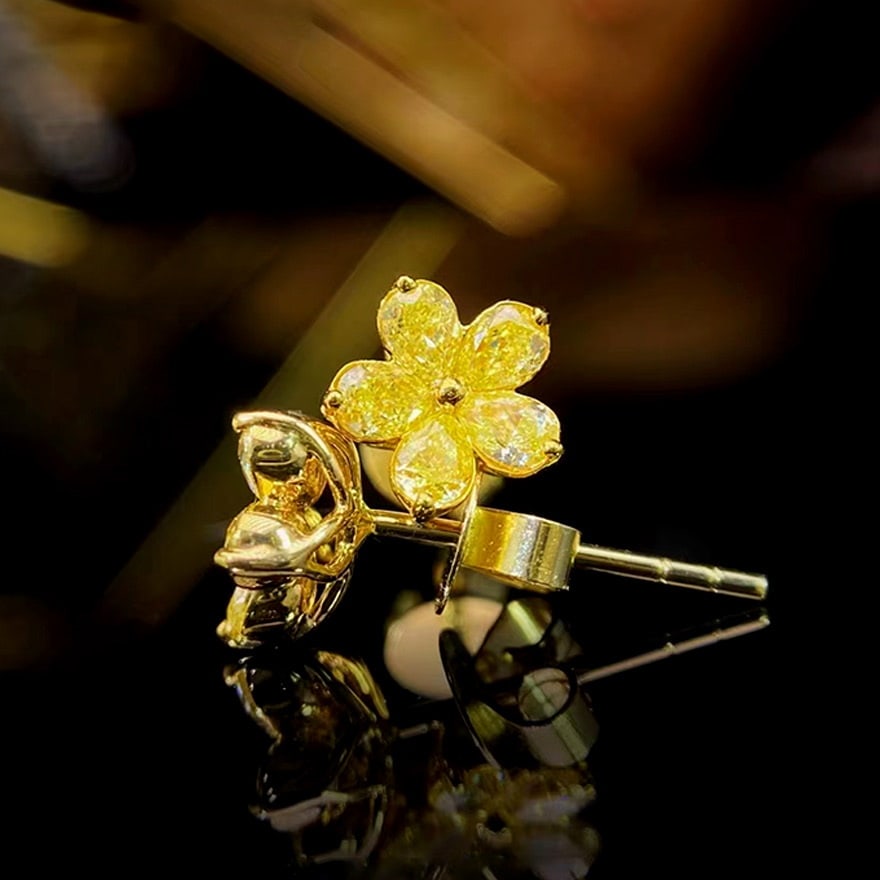 14k Gold 0.7 Ct Natural Yellow Diamond Earrings - 7