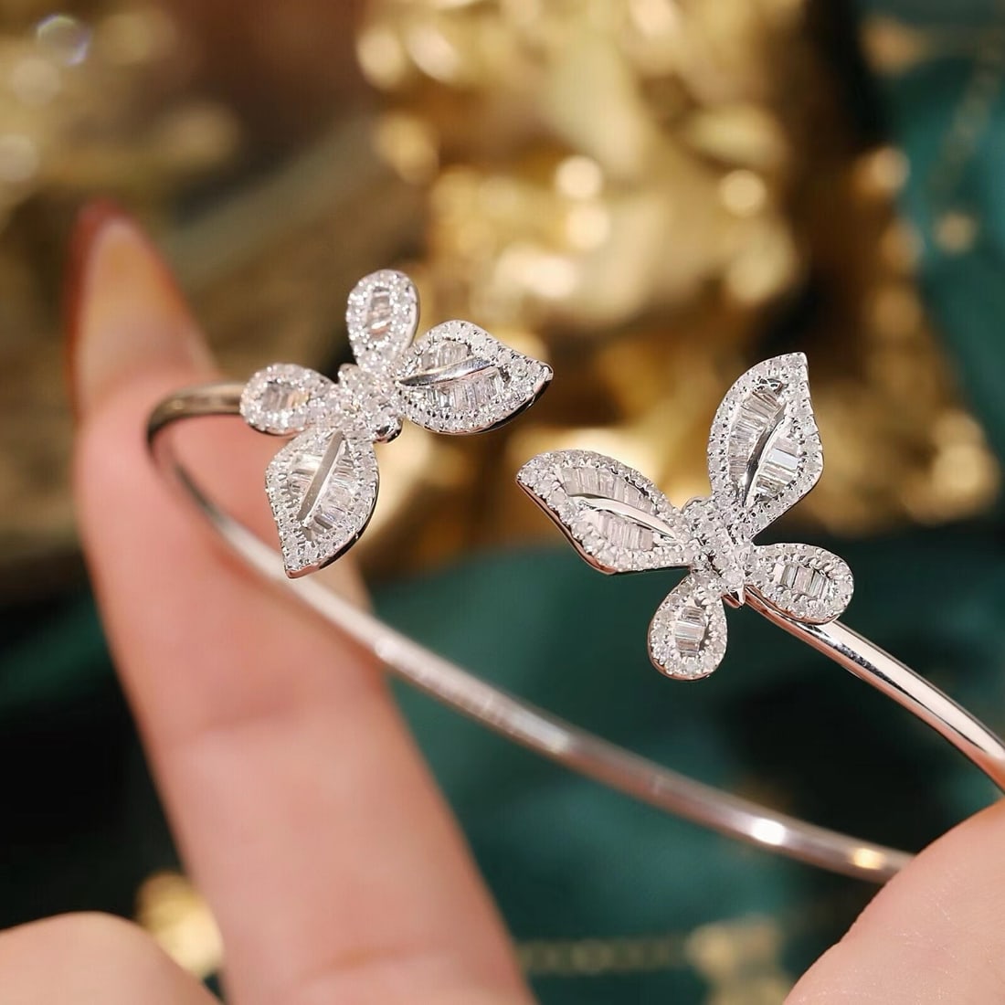 14k Gold 0.80 Ct Natural H Diamond & Butterfly Bangle - 2