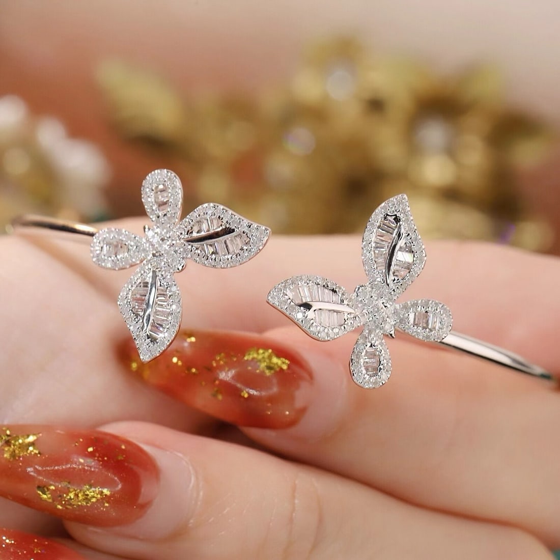 14k Gold 0.80 Ct Natural H Diamond & Butterfly Bangle - 3