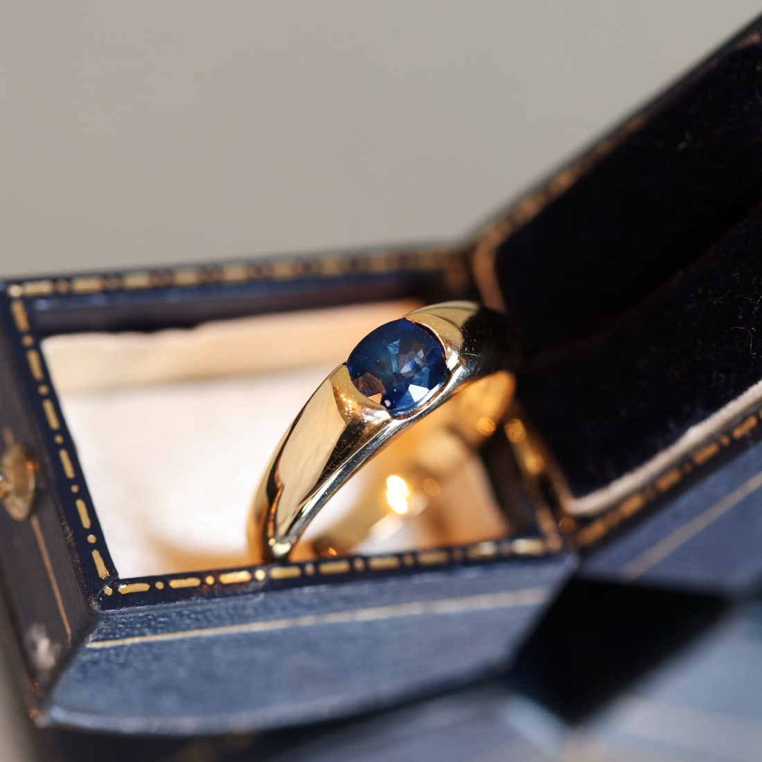 14k Gold 1.10 Ct Natural Sapphire Ring - 2