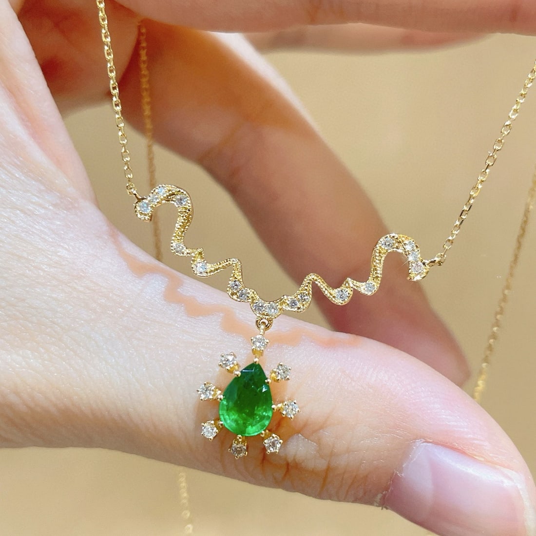 14k Gold 0.95 Ctw Vivid Green Natural Emerald & Diamond Necklace - 2