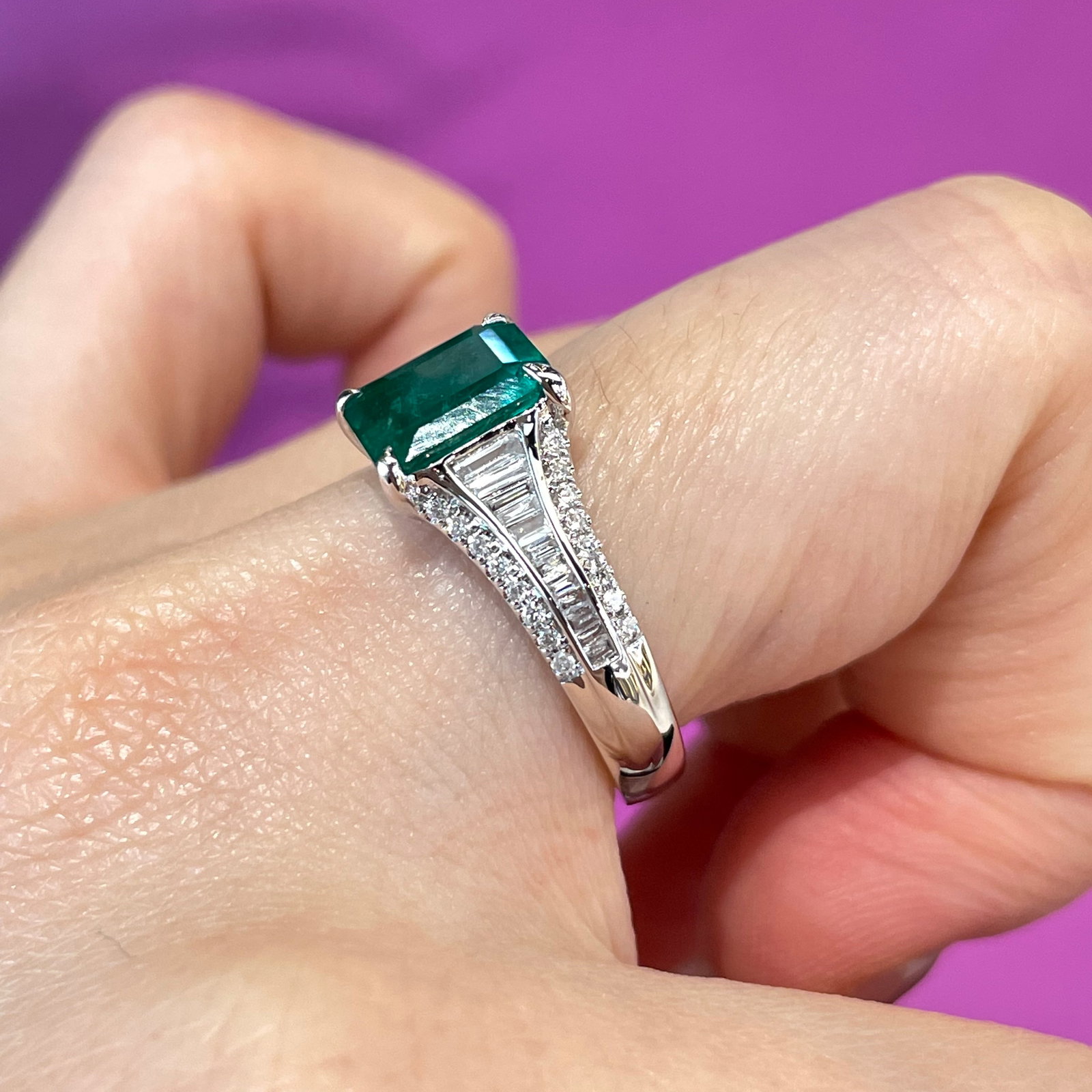 14k Gold 1.47 Ct Vivid Green Natural Emerald & Diamond Ring - 2