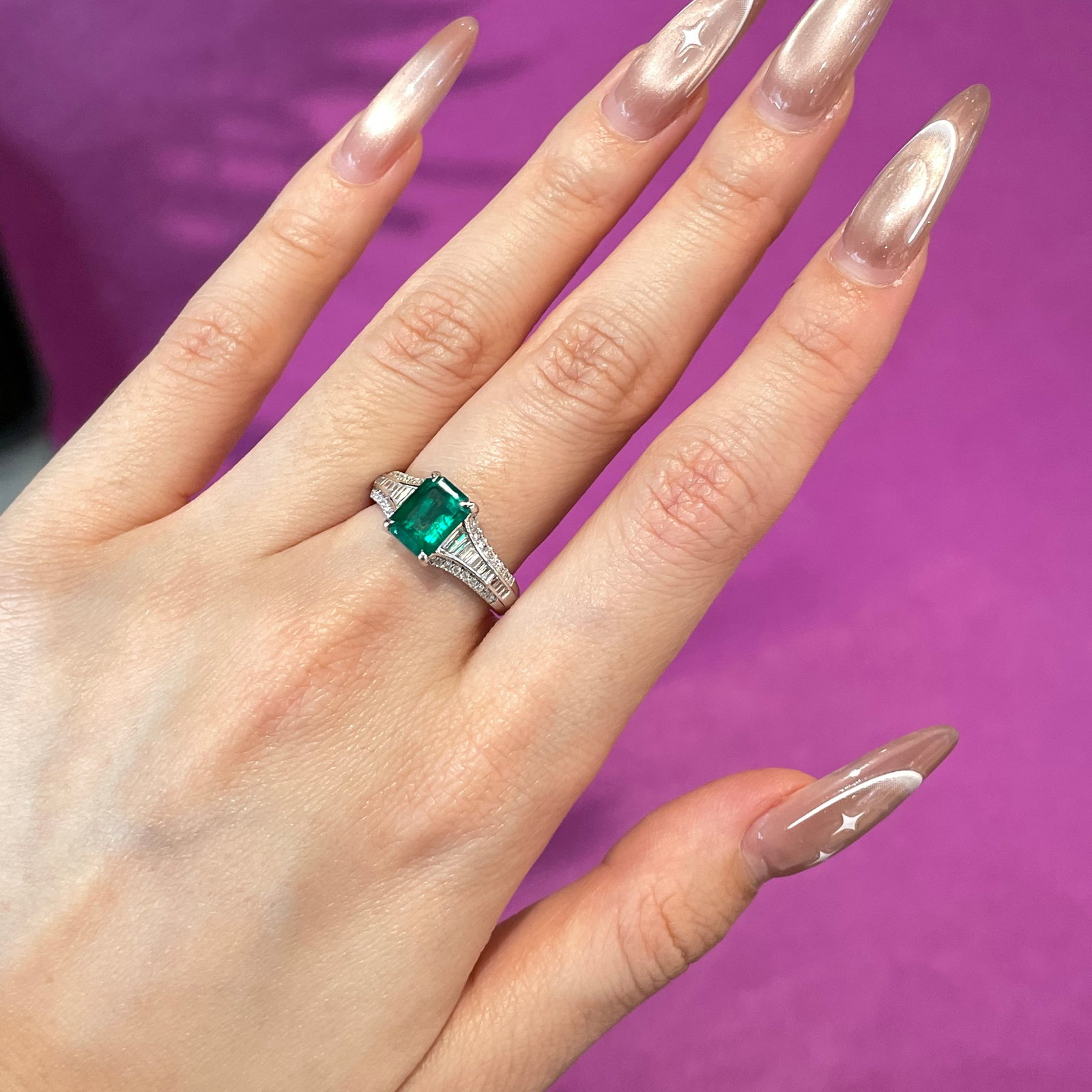 14k Gold 1.47 Ct Vivid Green Natural Emerald & Diamond Ring - 3
