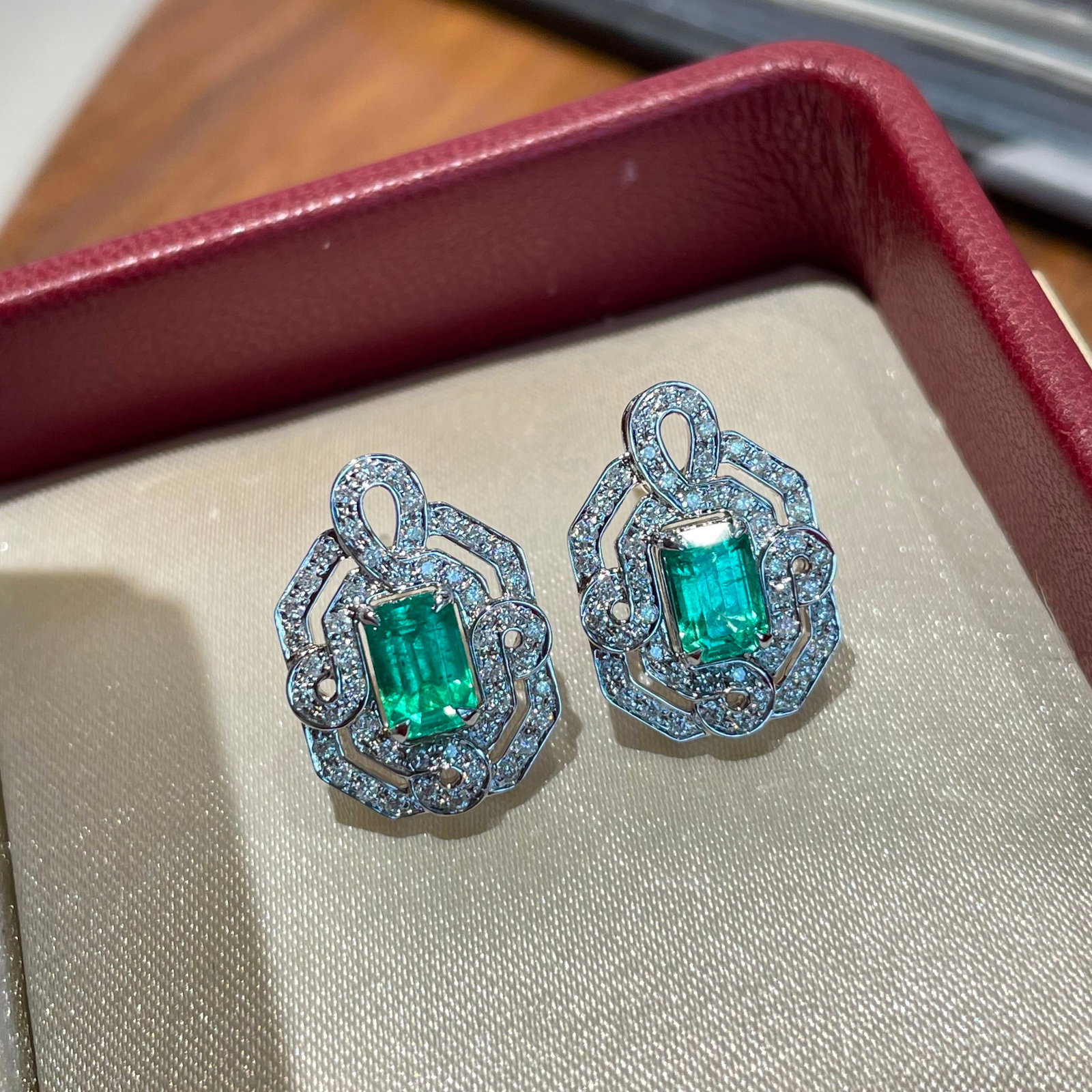 14k Gold 1.3 Ct Vivid Green Natural Emerald & Diamond Earrings - 3