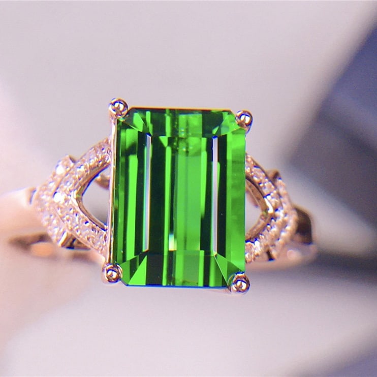 14k Gold 3.65 Ct Natural Tourmaline & Diamond Ring: Ref:231101049 // gold content:14k gold // ring size:7. 25us // // main gemstone:tourmaline // shape:octagonal // carat weight:3. 65ct // color:green // treatment:natural // // adjacent gemstone 2 :