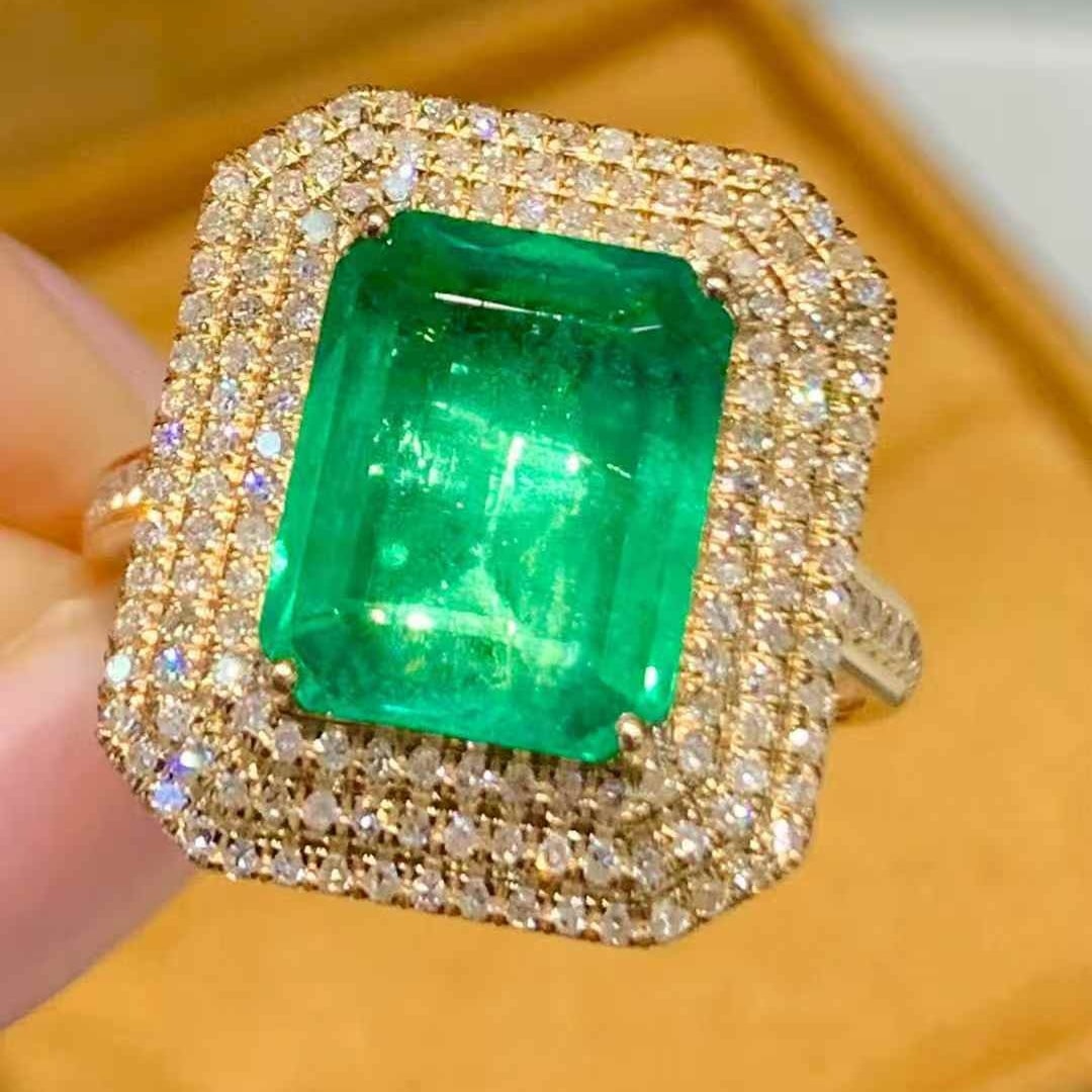 14k Gold 2.6 Ct Vivid Green Natural Emerald & Diamond Ring - 2