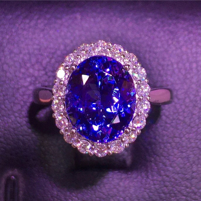 14k Gold 3.6 Ct Natural Tanzanite & Diamond Ring: Ref:231101092 // gold content:14k gold // ring size:7. 25us // // main gemstone:tanzanite // shape:oval // carat weight:3. 6ct // color:blue // treatment:natural // // adjacent gemstone 2 : diamond