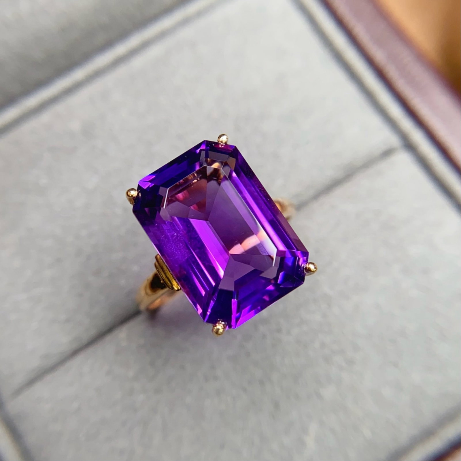 14k Gold 7.98 Ctw Natural Amethyst & Diamond Ring: Ref:231101098 // gold content:14k gold // ring size:7. 25us // // main gemstone:amethyst // shape:octagonal // carat weight:7. 95ct // color:purple // treatment:natural // // adjacent gemstone 2 :