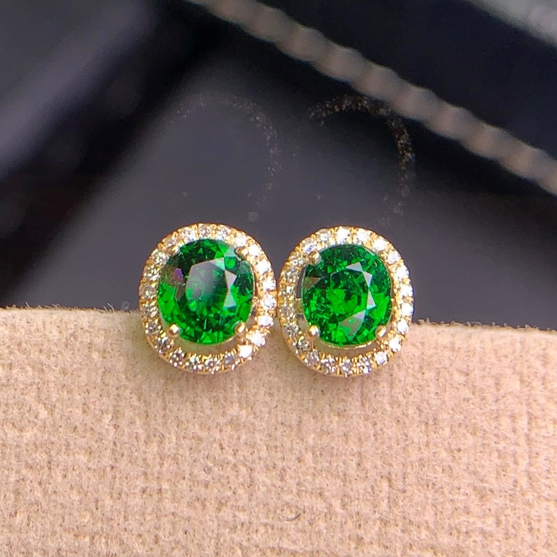 14k Gold 1.45 Ct Natural Tsavorite & Diamond Earrings - 4