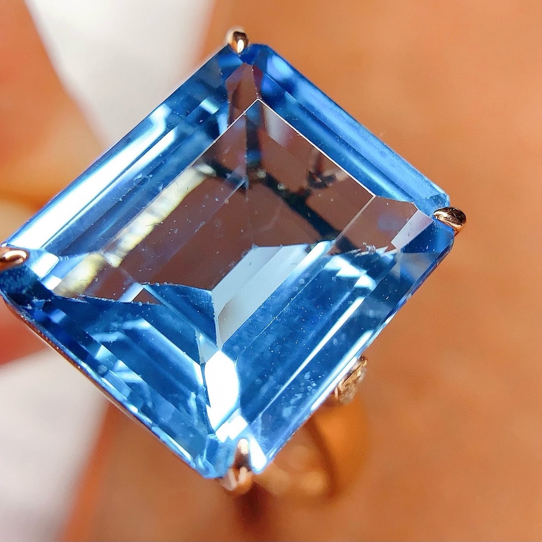 14k Gold 13.00 Ct Natural Topaz & Diamond Ring - 2