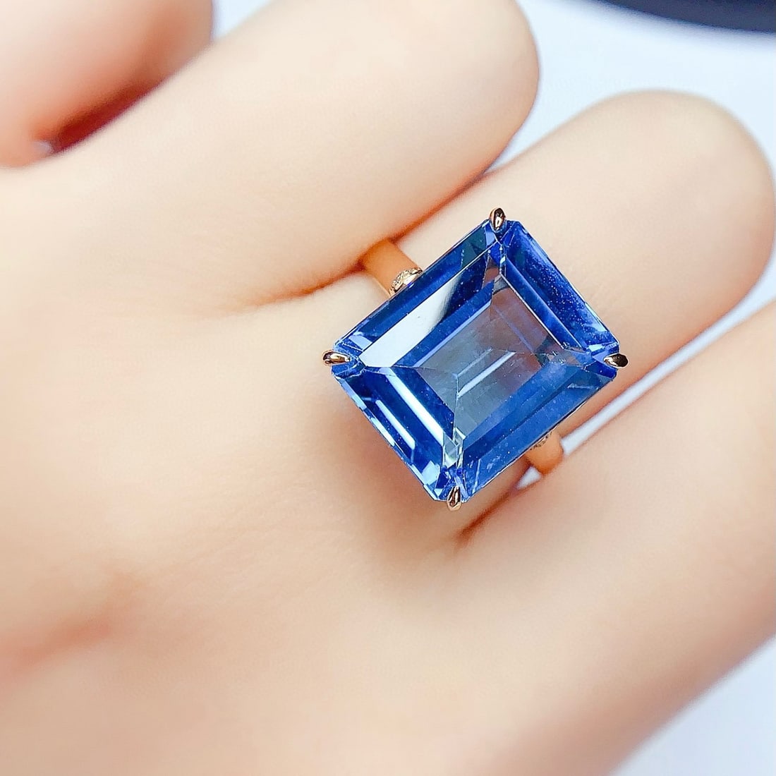 14k Gold 13.00 Ct Natural Topaz & Diamond Ring - 5