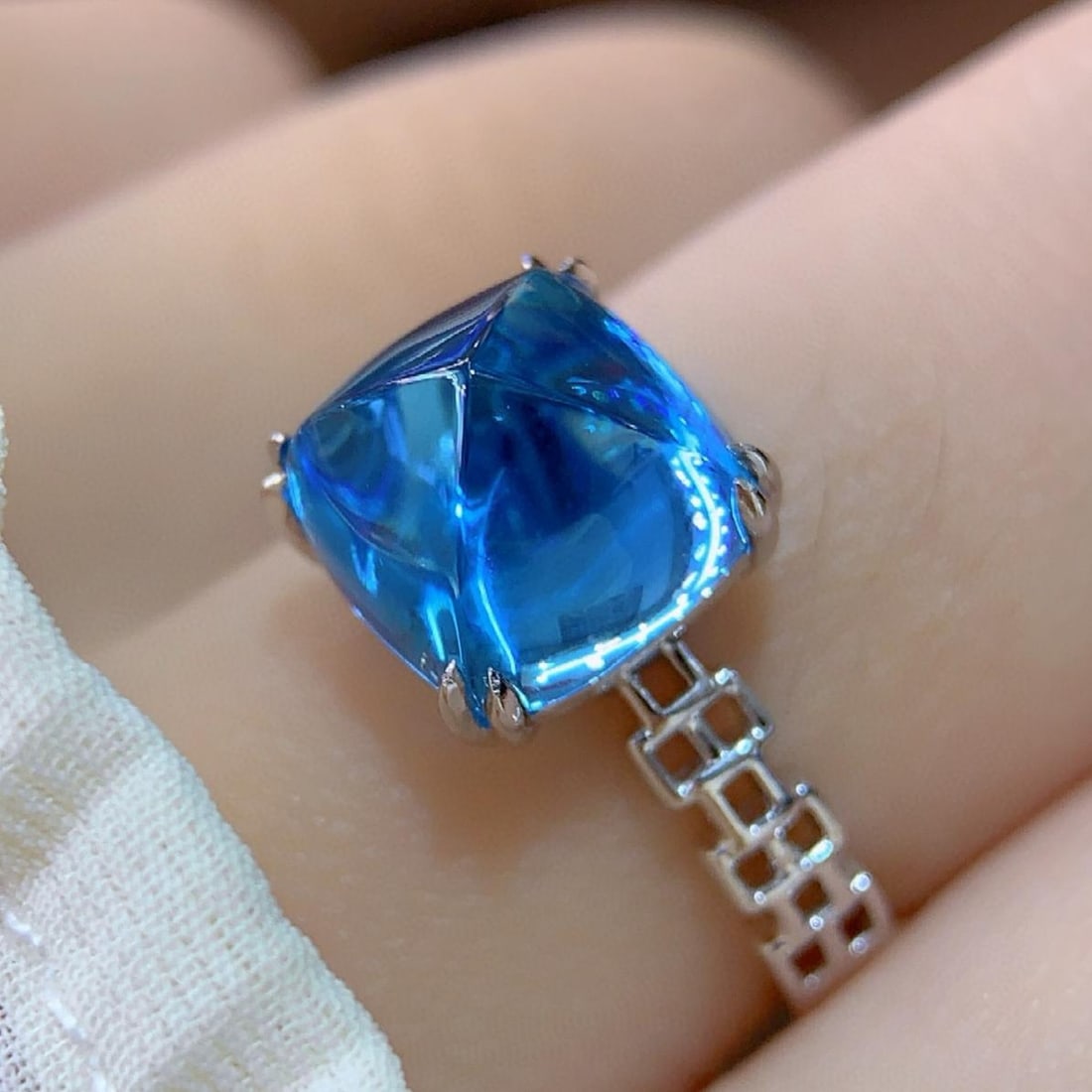 14k Gold 6.2 Ct Natural Topaz & Solitaire Ring: Ref:231101167 // gold content:14k gold // ring size:7. 25us // // main gemstone:topaz // shape:sugar-loaf // carat weight:6. 2ct // color:blue // treatment:natural // Condition: New Low Estimate: