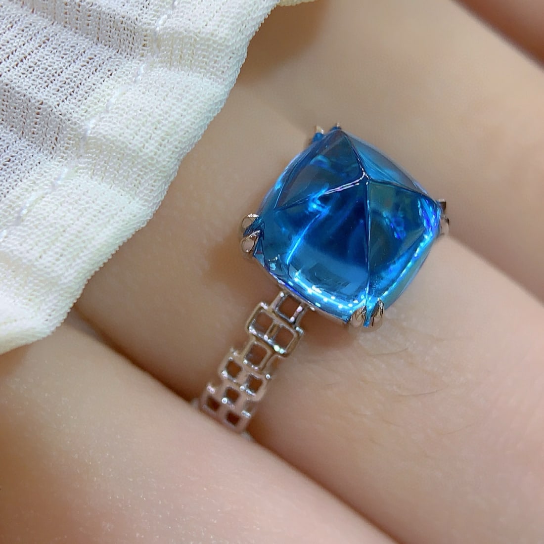 14k Gold 6.2 Ct Natural Topaz & Solitaire Ring - 5