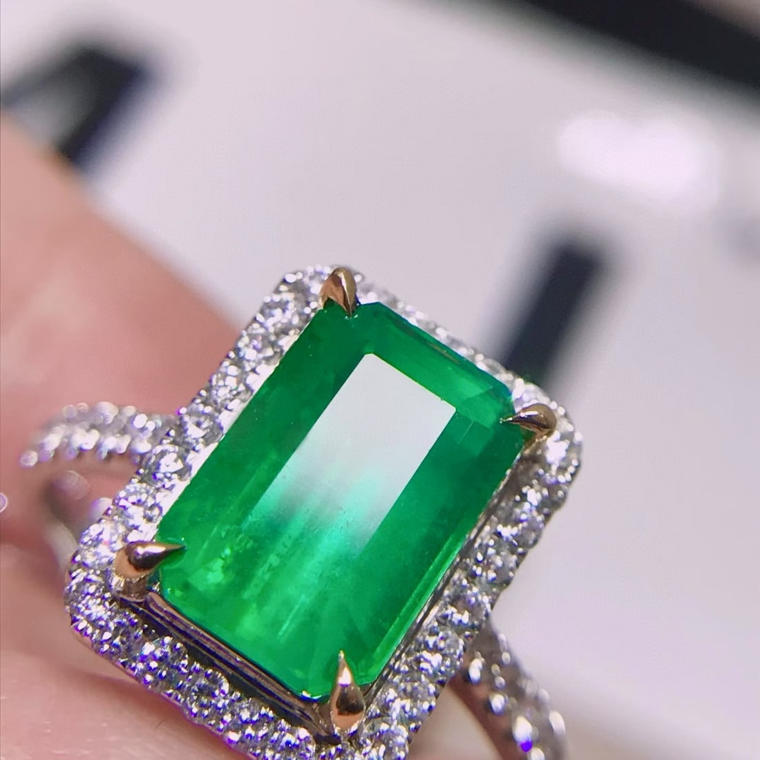 14k Gold 3.42 Ctw Natural Emerald & Diamond Ring - 2