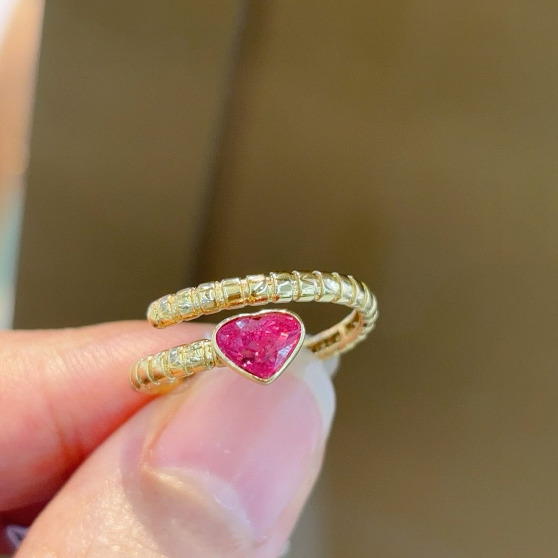 14k Gold 1.00 Ct Natural Spinel Ring: Ref:231101241 // gold content:14k gold // ring size:7. 25us // // main gemstone:spinel // shape:heart // carat weight:1. 00ct // color:pink // treatment:natural // Condition: New Low Estimate: