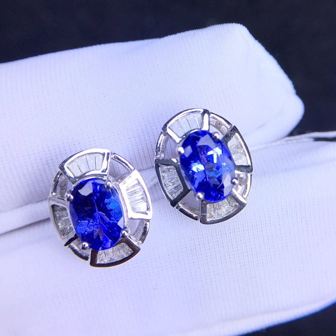 14k Gold 2.5 Ct Natural Tanzanite & Diamond Earrings - 6