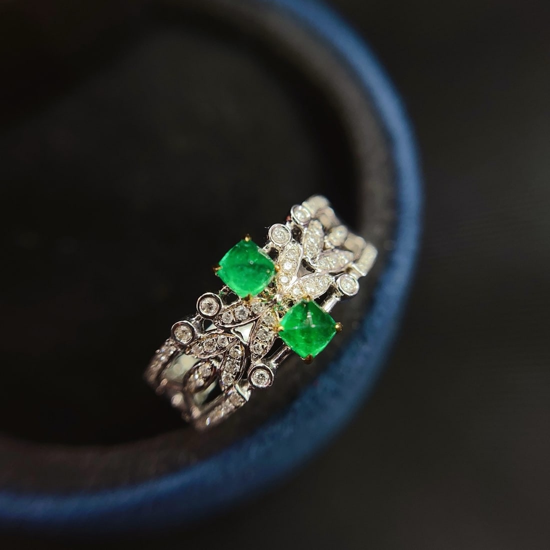 14k Gold 0.65 Ct Vivid Green Natural Emerald & Diamond Ring - 2