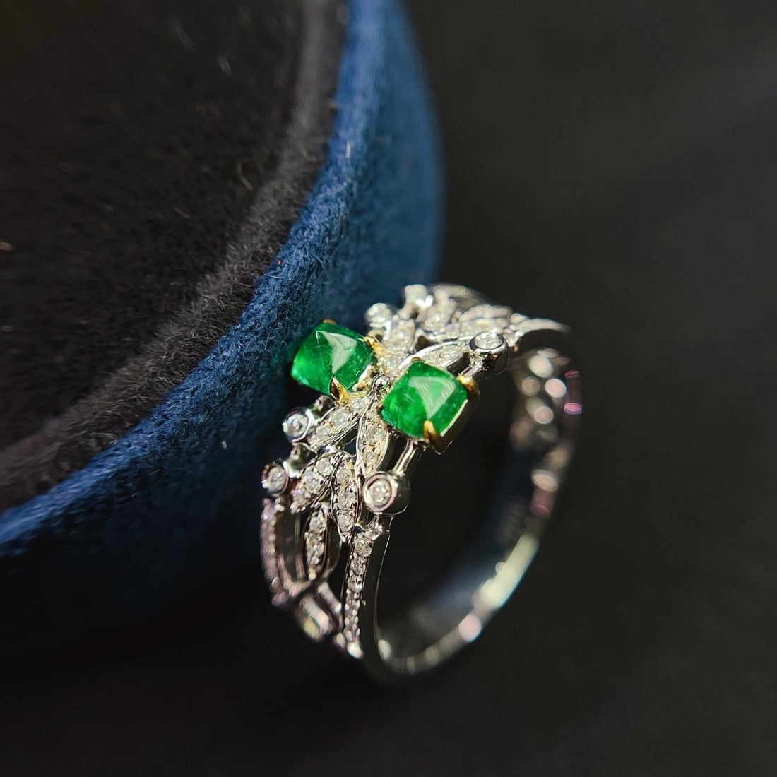 14k Gold 0.65 Ct Vivid Green Natural Emerald & Diamond Ring - 5