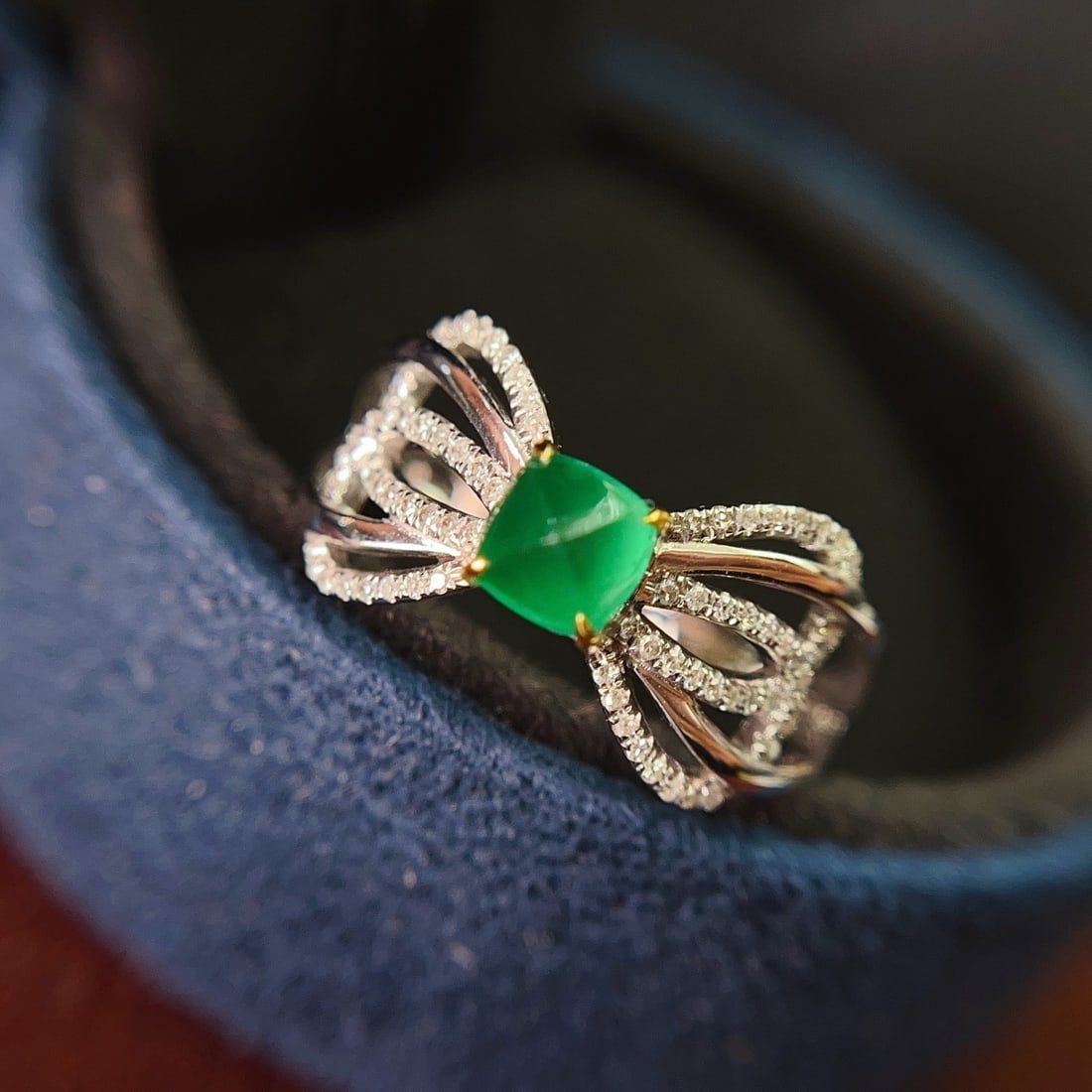 14k Gold 0.70 Ct Vivid Green Natural Emerald & Diamond Ring - 3