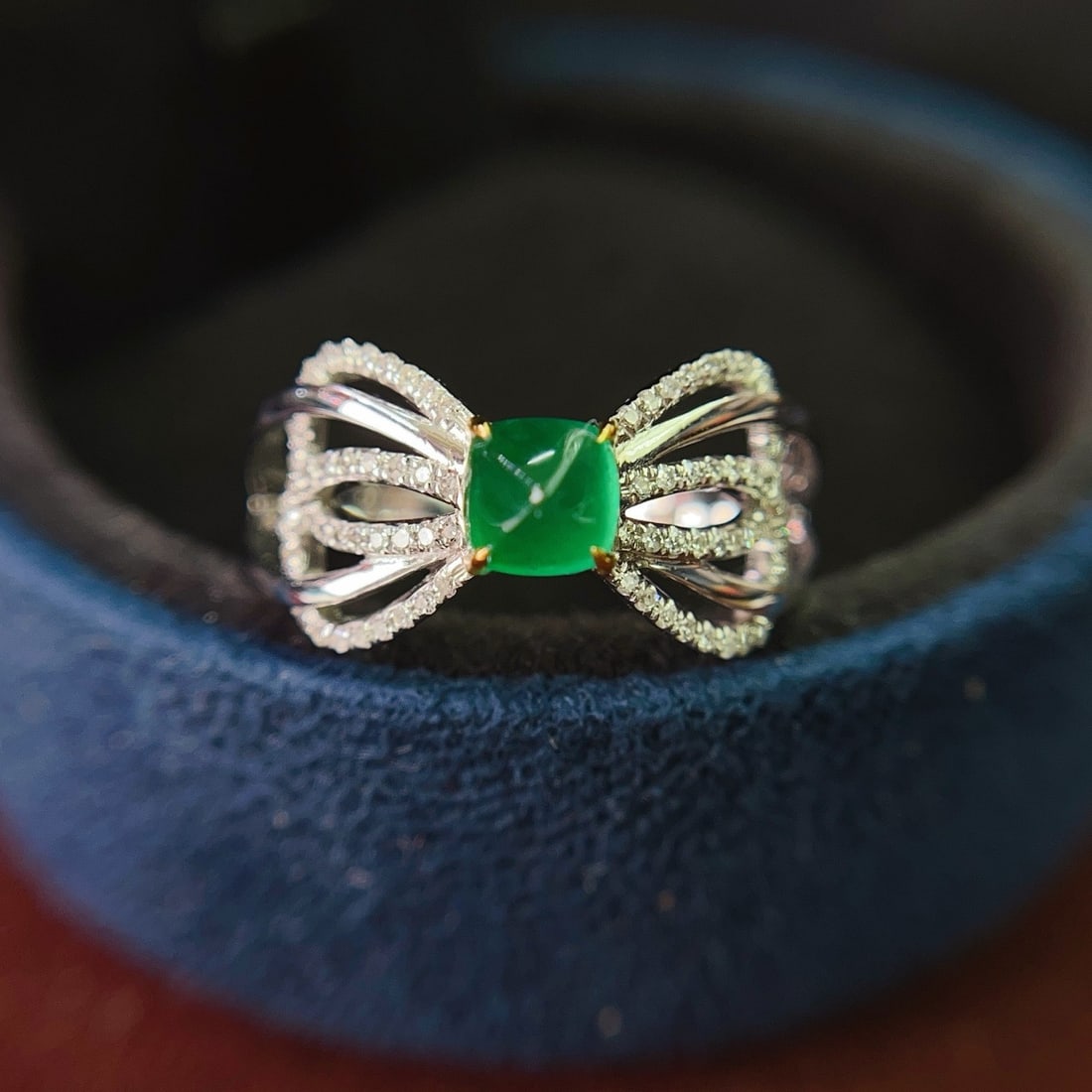 14k Gold 0.70 Ct Vivid Green Natural Emerald & Diamond Ring - 4