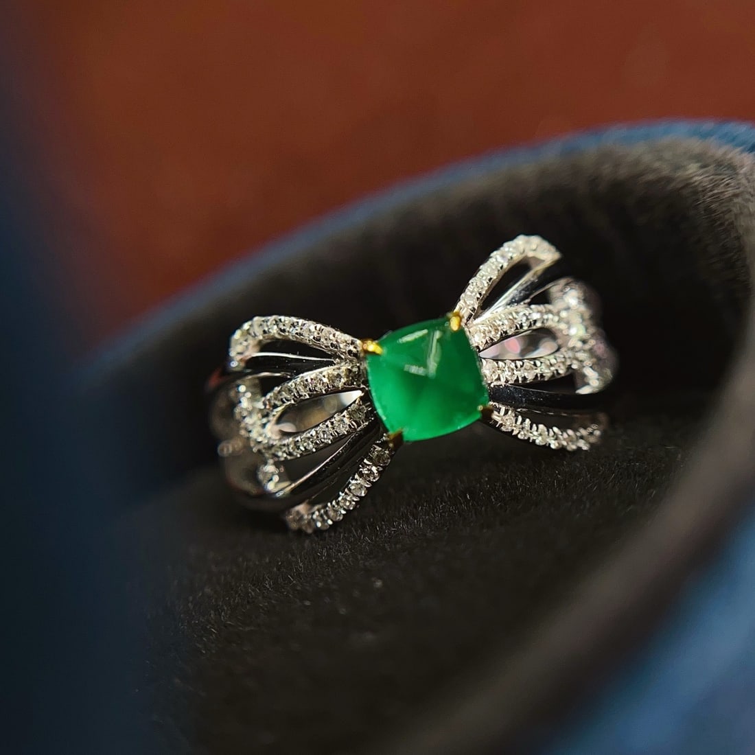 14k Gold 0.70 Ct Vivid Green Natural Emerald & Diamond Ring - 5