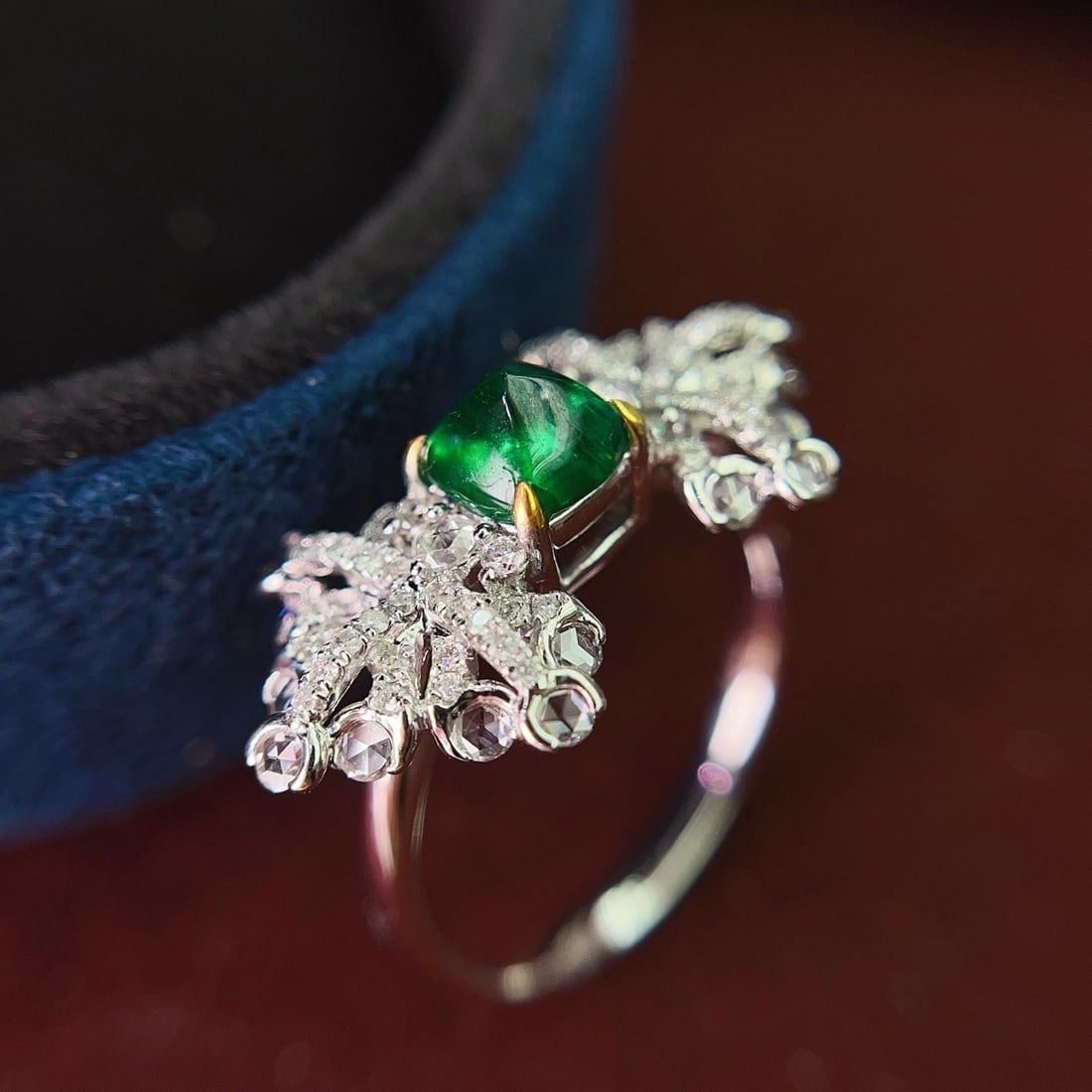 14k Gold 0.80 Ct Vivid Green Natural Emerald & Diamond Ring - 4