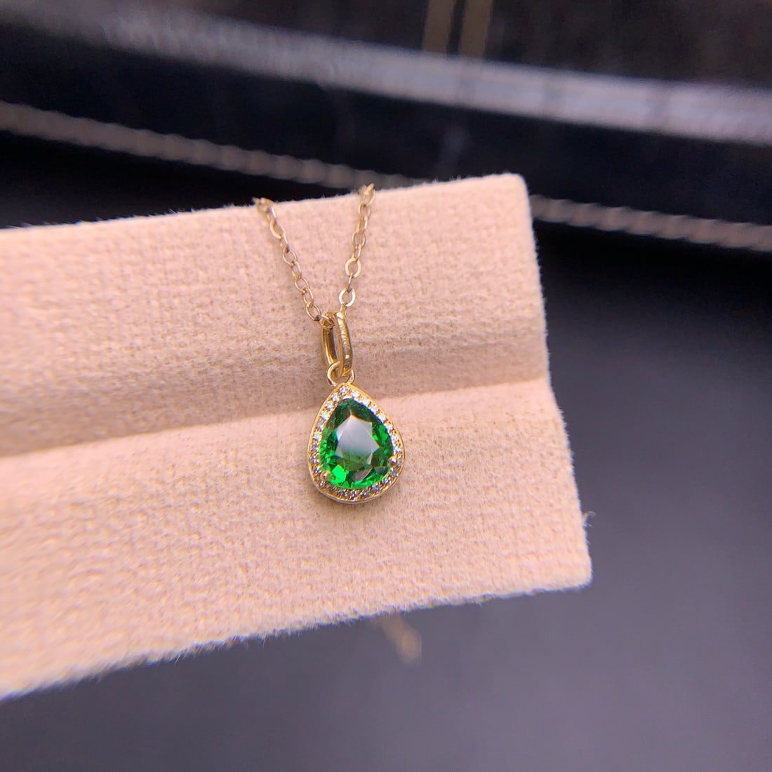 14k Gold 0.8 Ct Vivid Green Natural Tsavorite & Diamond Pendant( Without Chain ) - 7