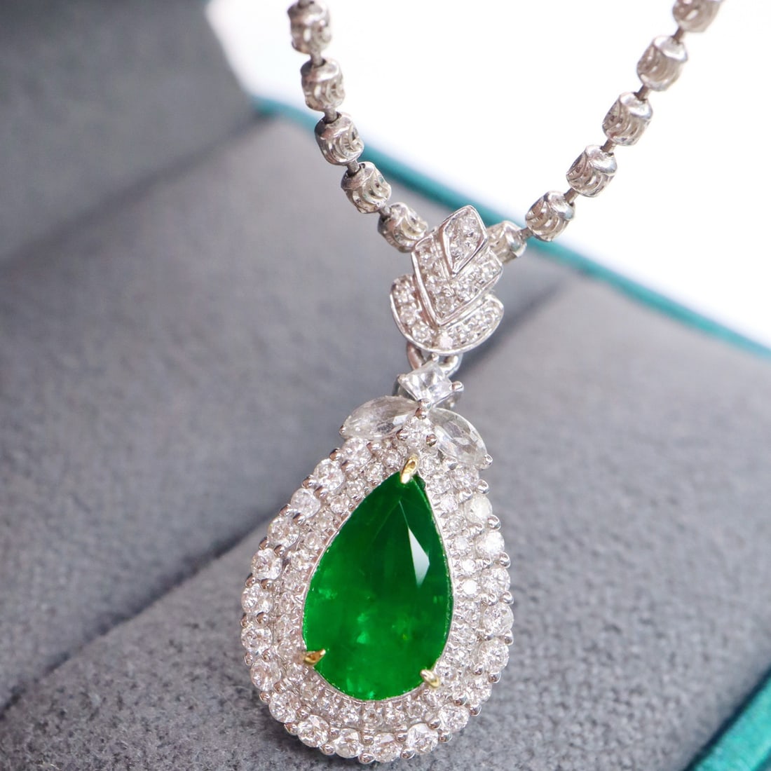 14k Gold 1.45 Ctw Vivid Green Natural Emerald & Diamond Pendant( Without Chain ) - 2
