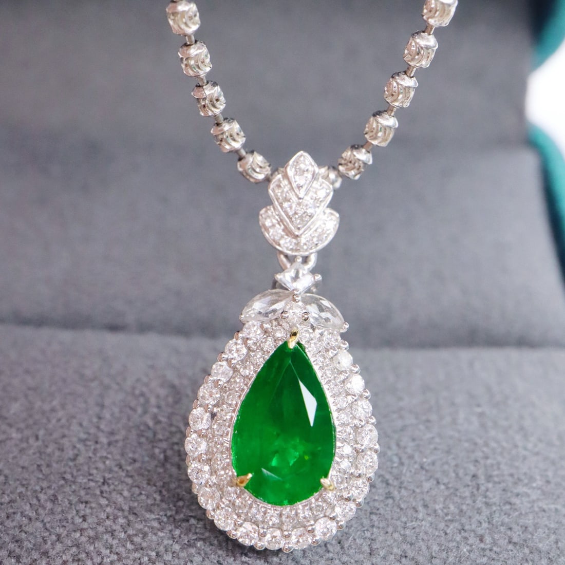 14k Gold 1.45 Ctw Vivid Green Natural Emerald & Diamond Pendant( Without Chain ) - 3